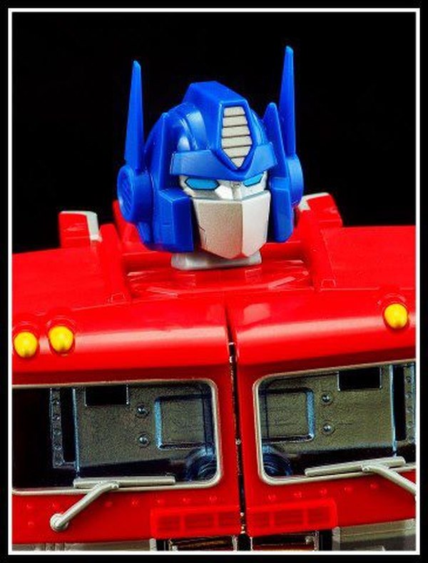 Transformers MP 10 Hasbro Master Piece Optimus Prime Comparison Images With Takara Edition  (5 of 5)
